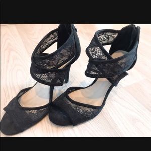 Fioni Black Heels